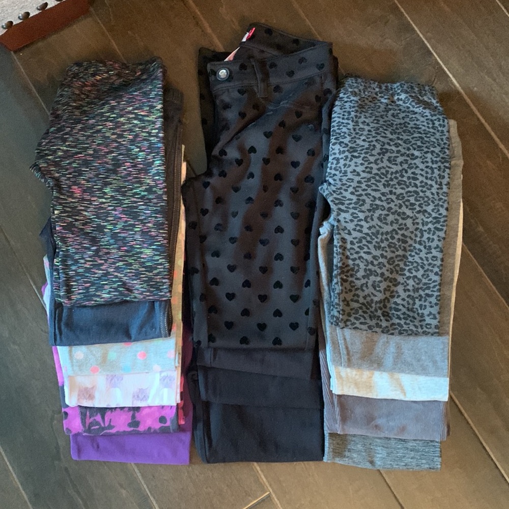 15 pairs of size M 7/8 pants 👖